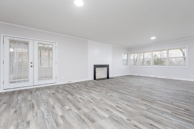 Building Photo - Spacious 2-Bed, 2-Bath Home with Basement – Prime Columbus Location!