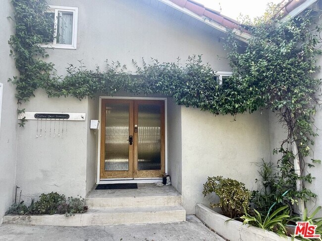 Building Photo - 11282 Dona Lola Dr