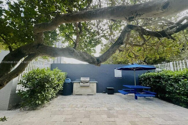 Building Photo - 800 N Miami Ave