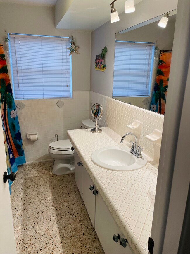 Building Photo - 245 Bel Forest Dr