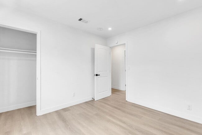 Building Photo - Fully Remodeled 4-Bed 2-Bath Home in Prime...