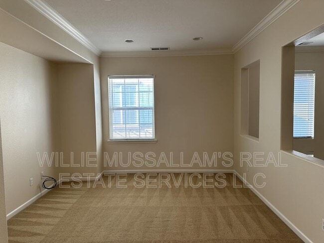 Building Photo - 604 W Sombra Way