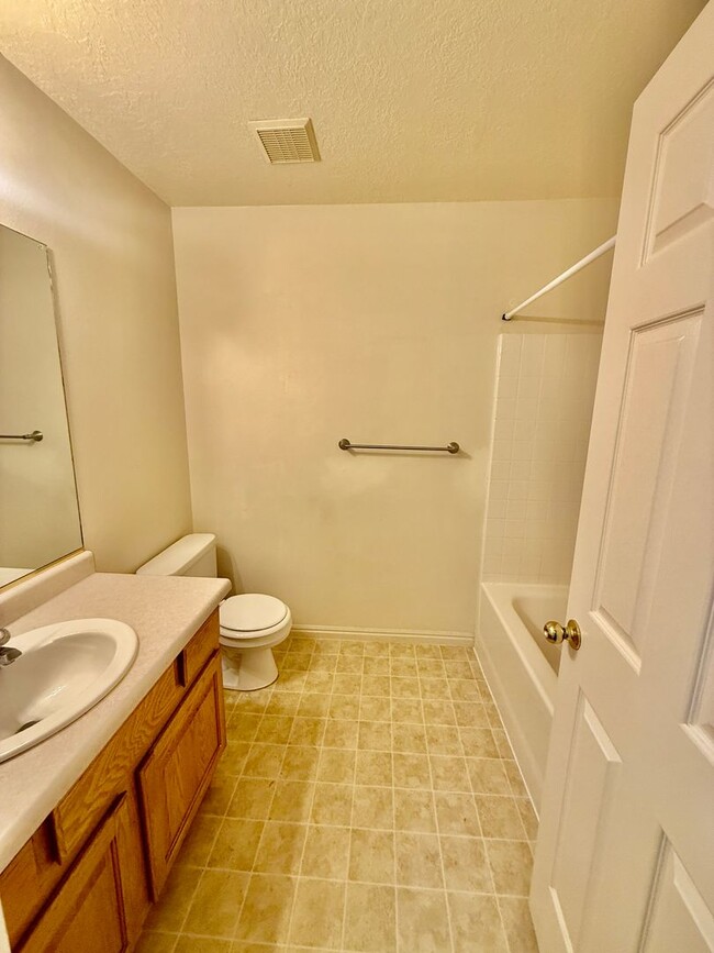 Building Photo - 2-BR Basement Apartment In Washington Includes utilities and all appliances