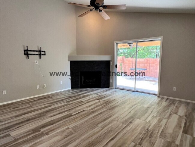 Building Photo - Three Bedroom home in Rancho Escondido