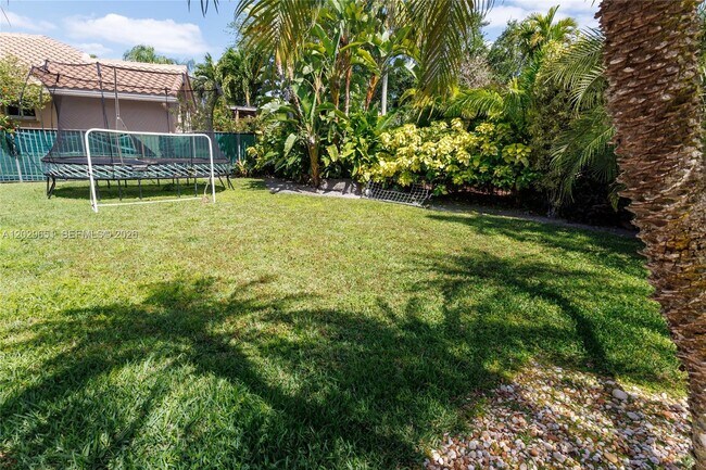 Building Photo - 280 Landings Blvd