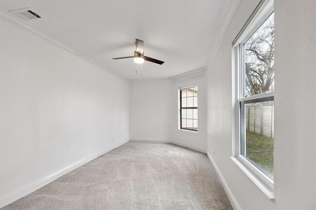 Building Photo - 2814 Gonzales St