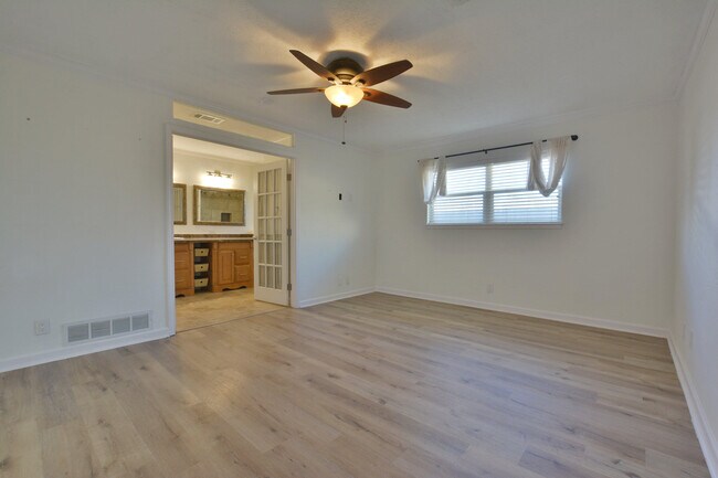 Building Photo - 815 7th St