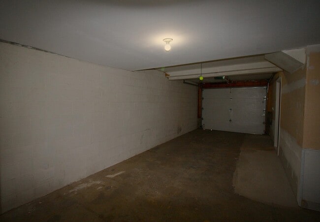 Building Photo - 70 Modena Dr