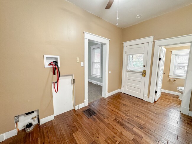 Building Photo - $1,095 - 2 Bed, 1.5 Bath House in Independ...