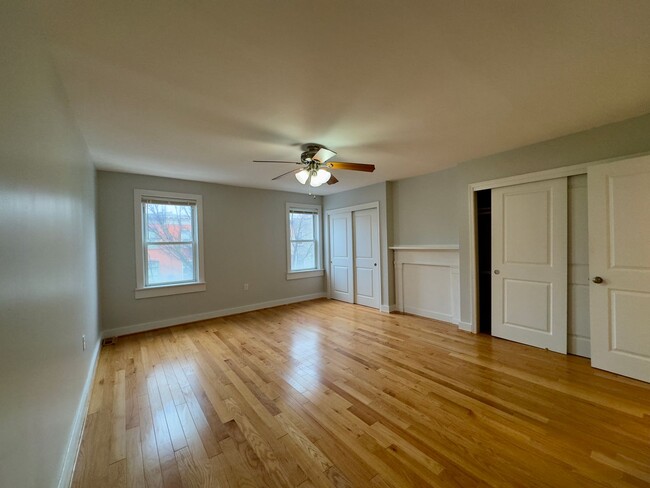 Building Photo - Modern 2-Bedroom Townhome with Stylish Ame...