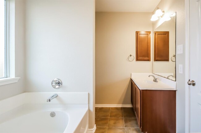 Building Photo - 14438 Cypress Meadows Dr