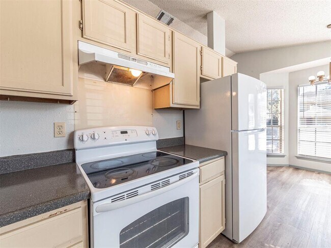 Building Photo - 9624 Sugar Hill Dr