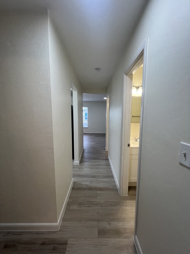 Building Photo - 43 Tangerine Ct