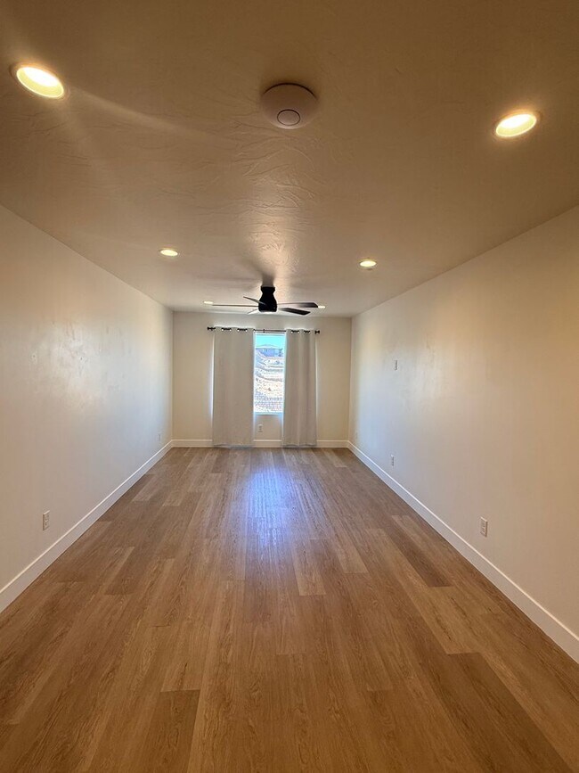 Building Photo - 507 N 3650 W
