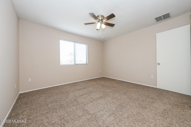 Building Photo - 2416 W Chris Oliver Way