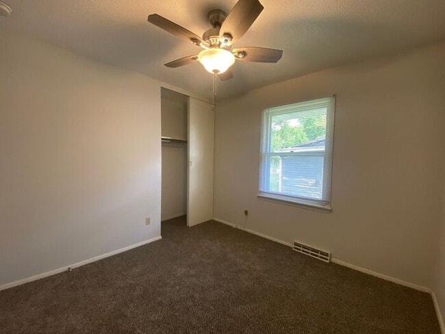 Building Photo - $1,250 | 2 Bedroom, 1 Bathroom Duplex | No...