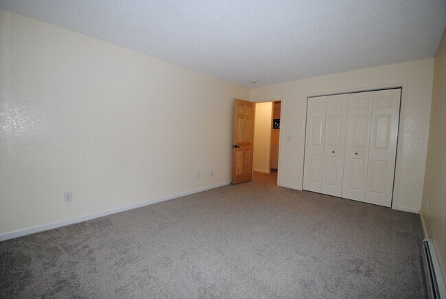 Building Photo - 4922/4924 Princeton Drive