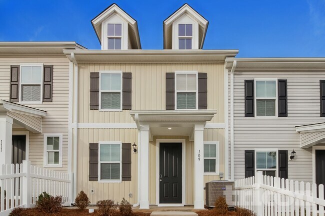 Building Photo - 808 Simpson Farm Rd