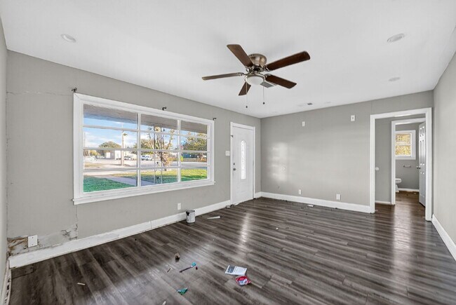 Building Photo - Charming 3-Bedroom Home on a Corner Lot in Fort Worth!