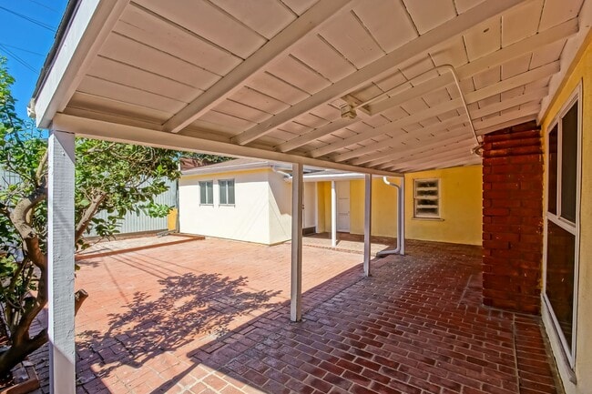 Building Photo - ***$500 OFF FIRST MONTHS RENT*** SPACIOUS, BRIGHT & AIRY, 3BR2BA HOME W/ GREAT OUTDOOR SPACE, LAR...