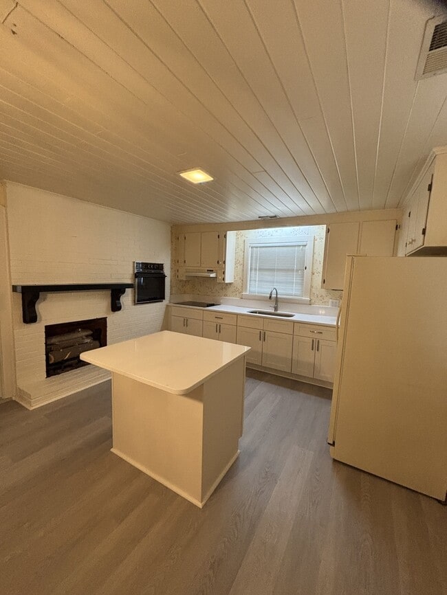 Building Photo - 2115 Galilee Rd