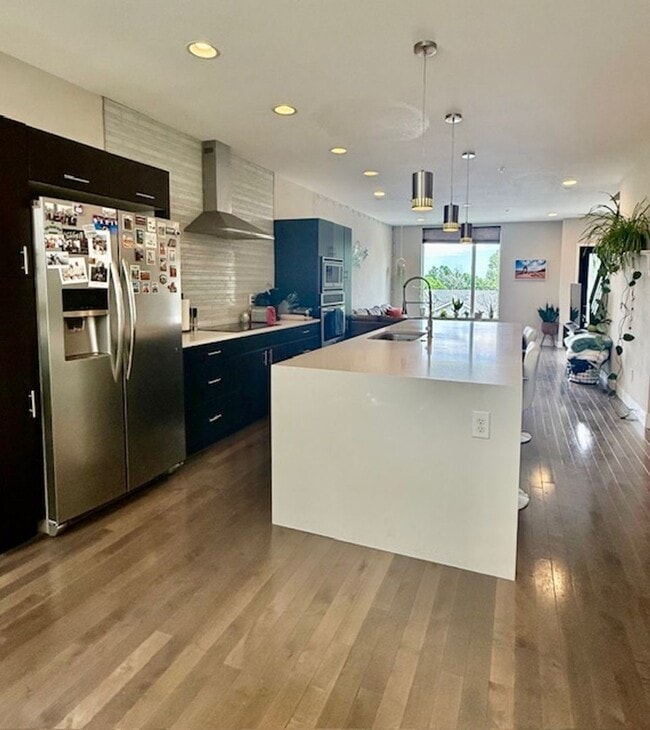 Primary Photo - Modern 3 bed, 3.5 bath Townhome Blocks fro...