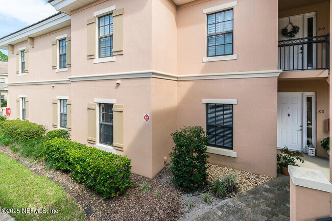 Building Photo - 415 La Travesia Flora