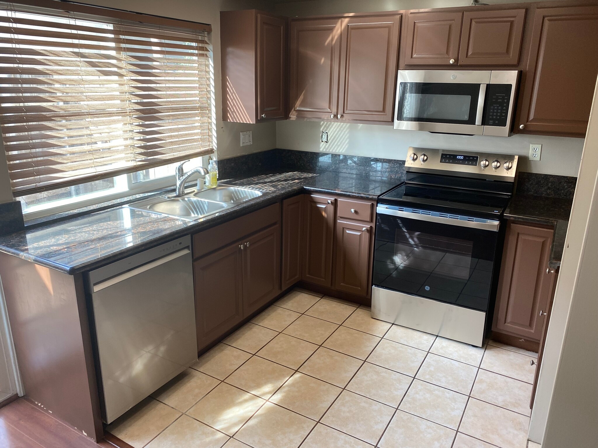 Building Photo - 1445 1st St