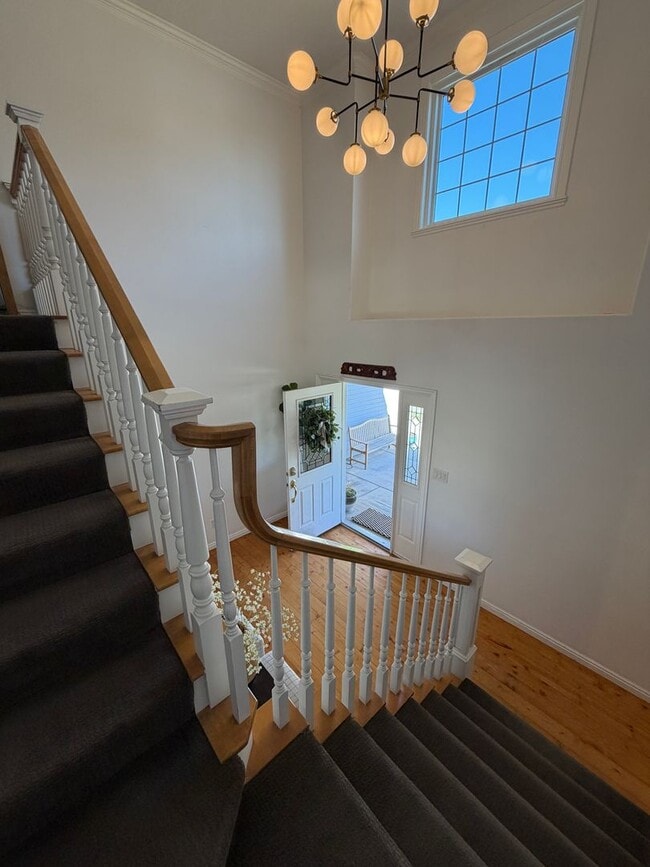 Building Photo - Beautiful 4 bedroom, 3 bathroom Home with a pool!!