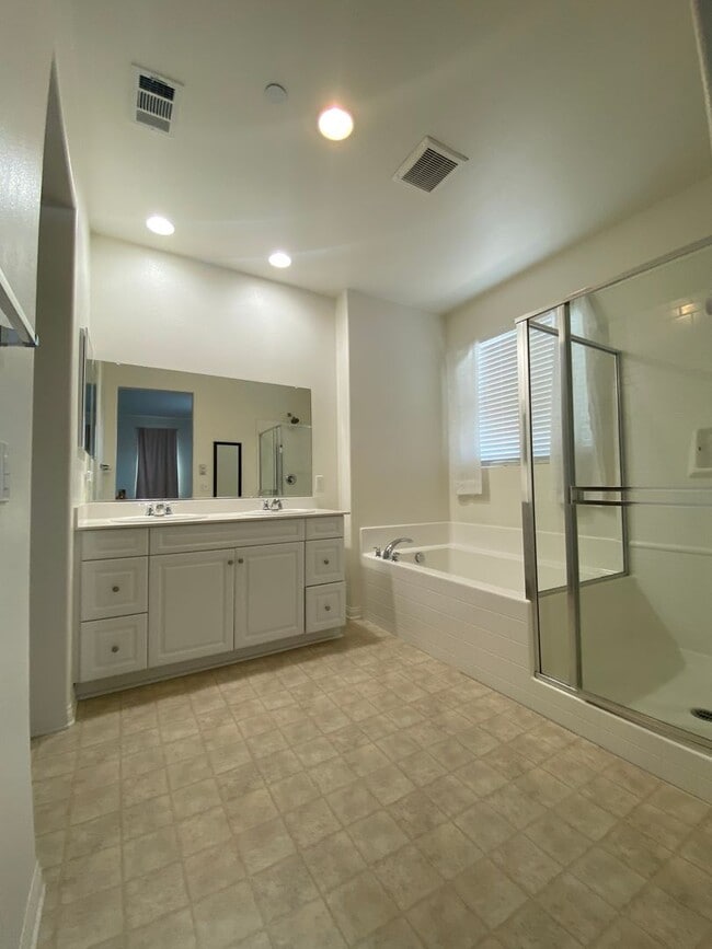 Building Photo - GORGEOUS HOME IN EASTVALE CORONA