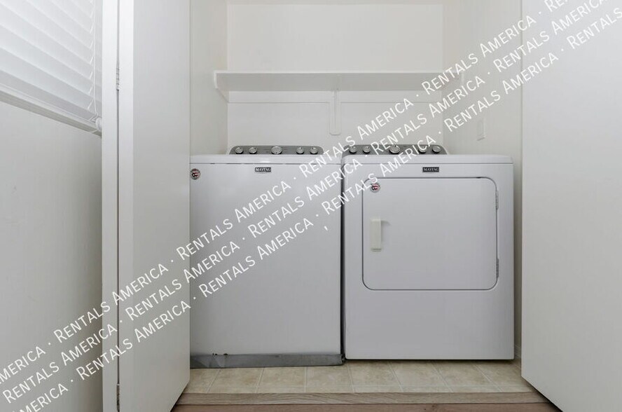 Building Photo - 2076 Silver Grass Pl