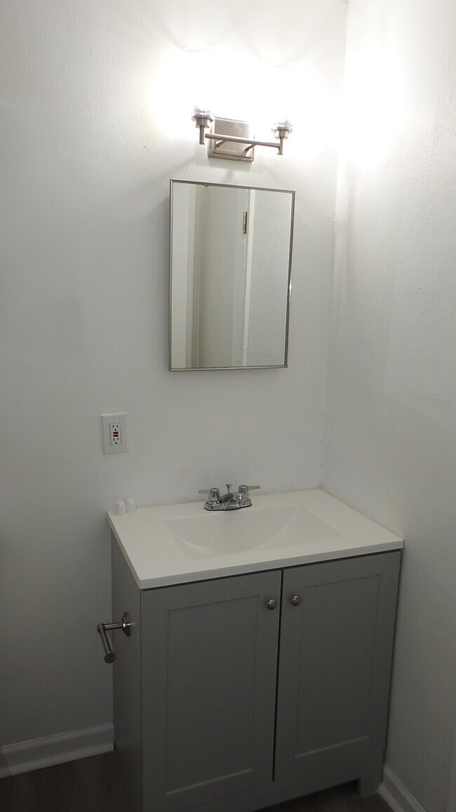 Building Photo - Cozy 1 bedroom and 1 bath Duplex located on Maier Dr in Belton