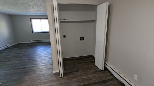 Building Photo - MN Cedar Village (797)