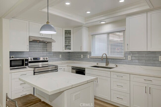 Building Photo - 5500 Paseo Del Lago W