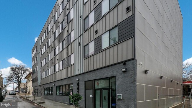 Building Photo - 4419 Ludlow St