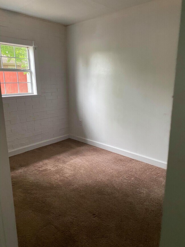 Building Photo - 428 W Locust St