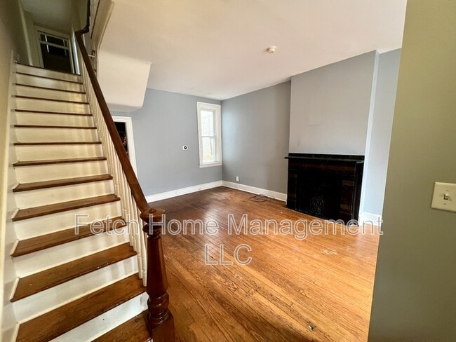 Building Photo - 533 W Walnut St