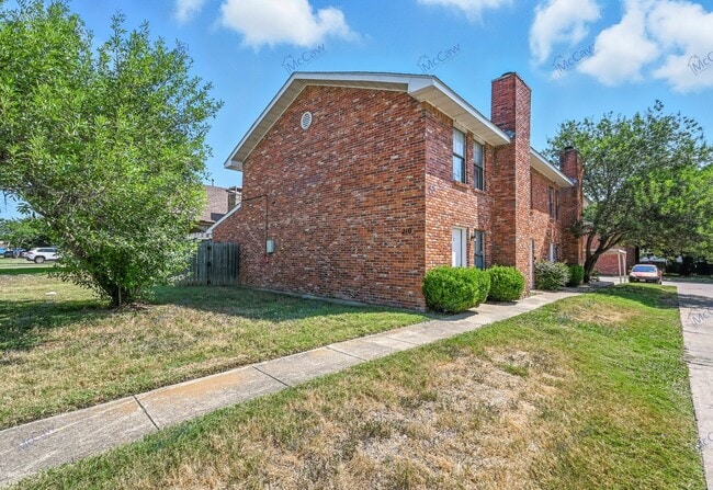 Building Photo - 210 Rolston Rd