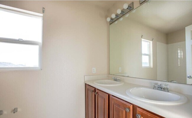 Building Photo - 4026 Berwick Ln