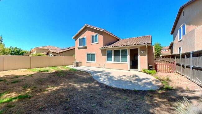Building Photo - Spacious 4 Bedroom 3 Full Bathroom Home in...