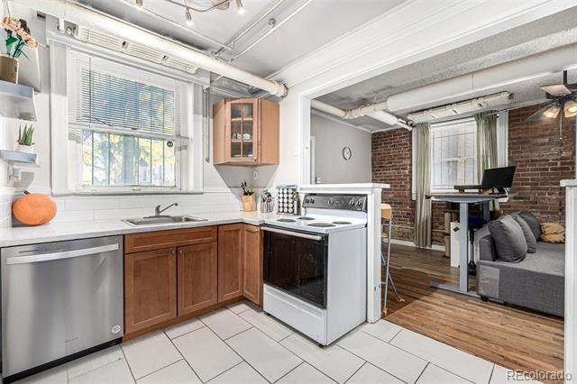 Building Photo - 1376 N Pearl St