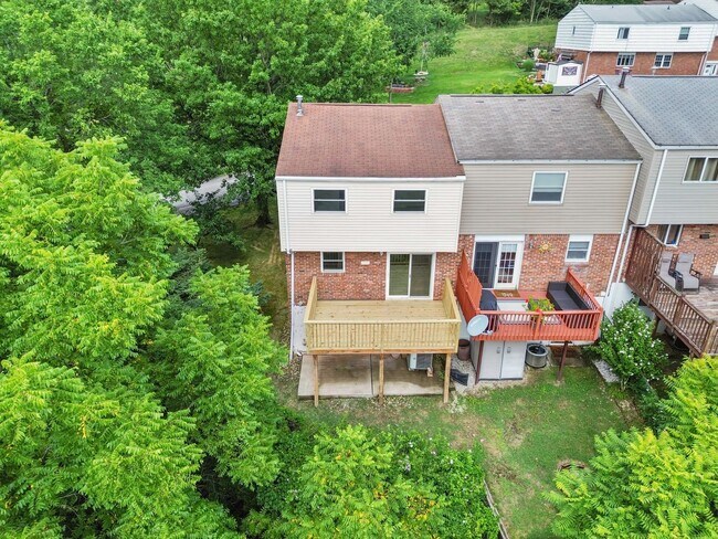 Building Photo - AVAILABLE NOW! Check out this BEATIFULLY RENOVATED 2-bedroom townhome in North Versailles!