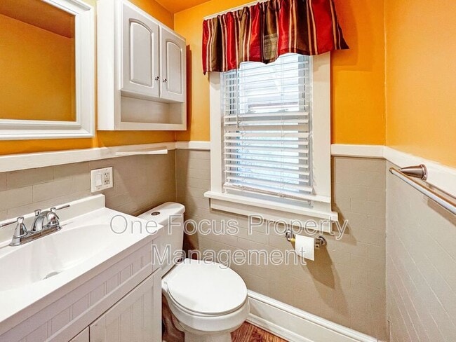 Building Photo - 716 7th Ave