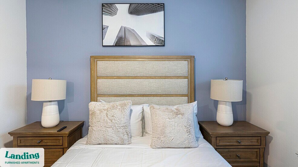 Building Photo - 2800 NE Green Oaks Blvd