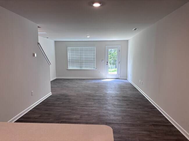 Building Photo - 8550 Beckett Chase Wy