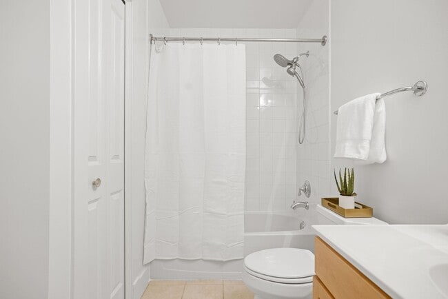 Building Photo - The Hartford | 2 Bed | 2 Bath | 1,100 Sf | 1 Private Balcony | 1 Garage Parking