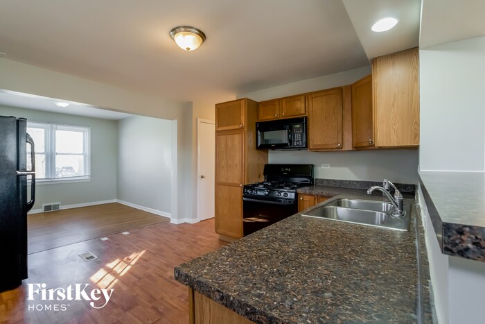 Building Photo - 4033 Gremley Ave