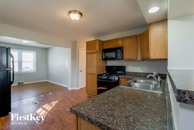 Building Photo - 4033 Gremley Ave
