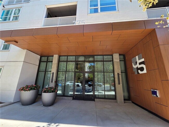 Building Photo - 775 Juniper St NE