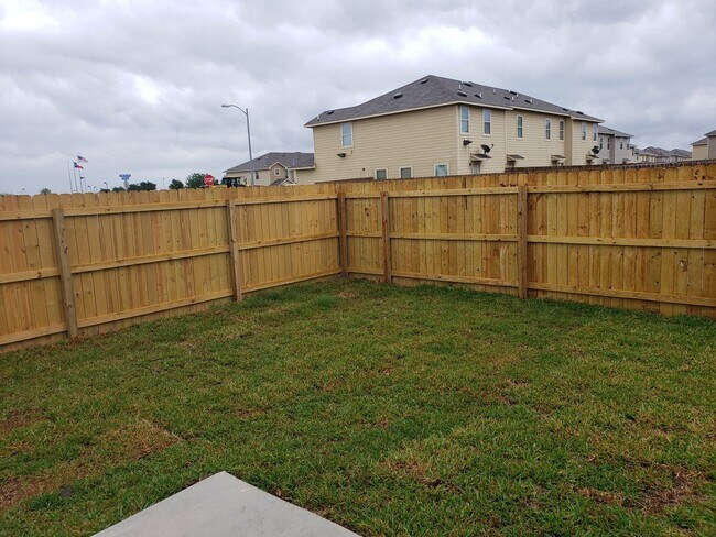 Building Photo - Townhome for rent